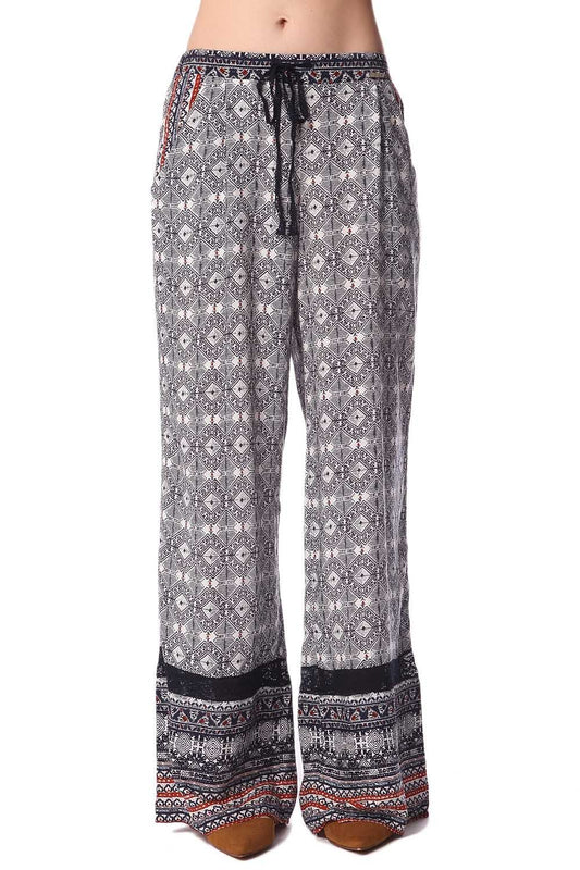 Q2 Pantalones de pernera amplia con estampado etnico azul y detalle de puntilla