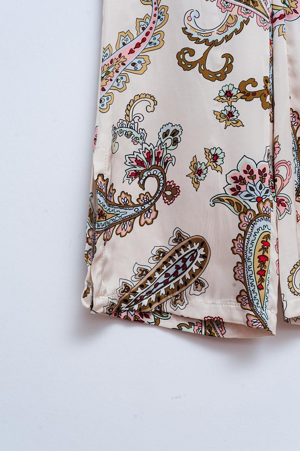 Pantalones de pernera ancha con estampado de cachemir Q2