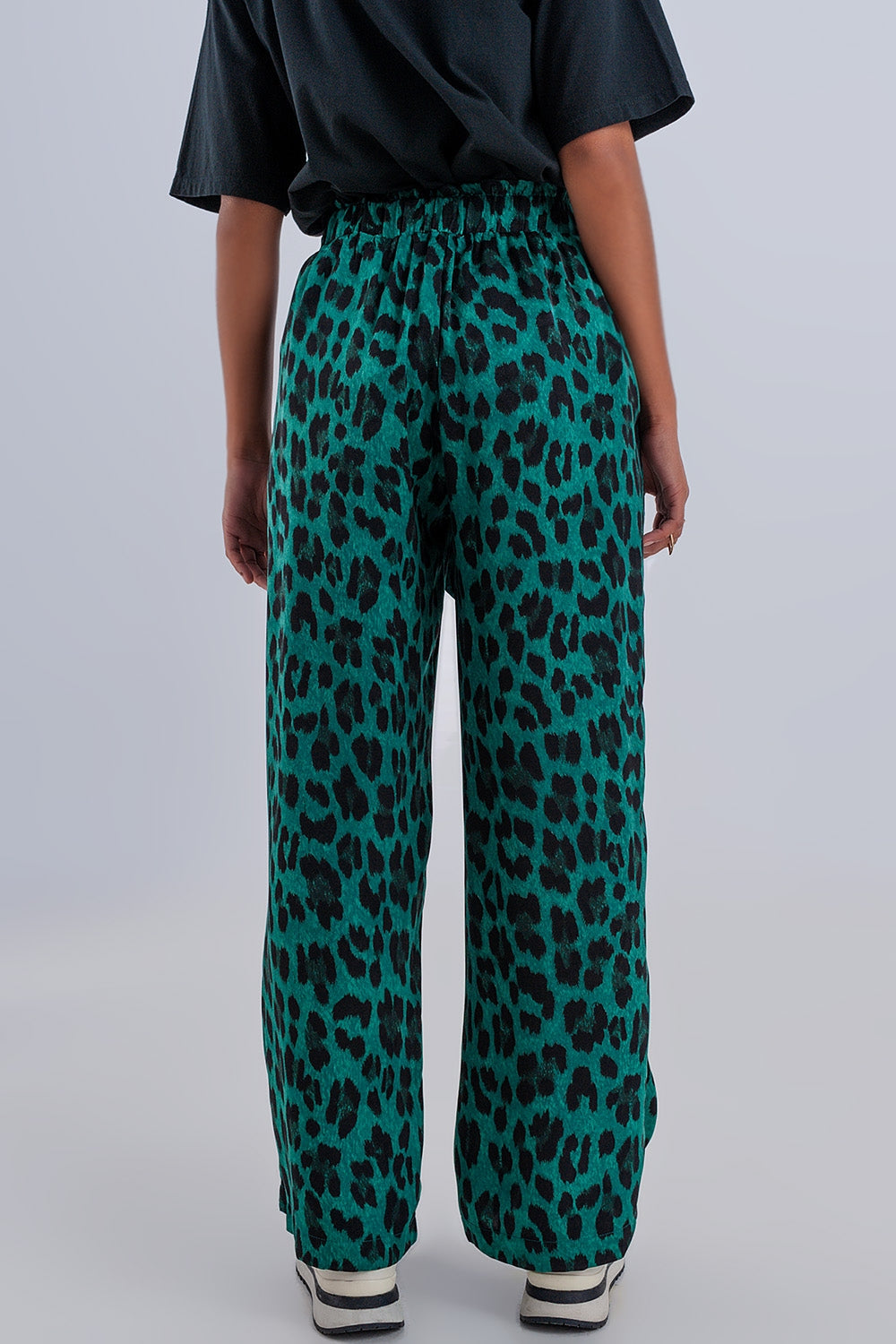 Pantalones de pernera ancha con estampado de leopardo en verde Q2