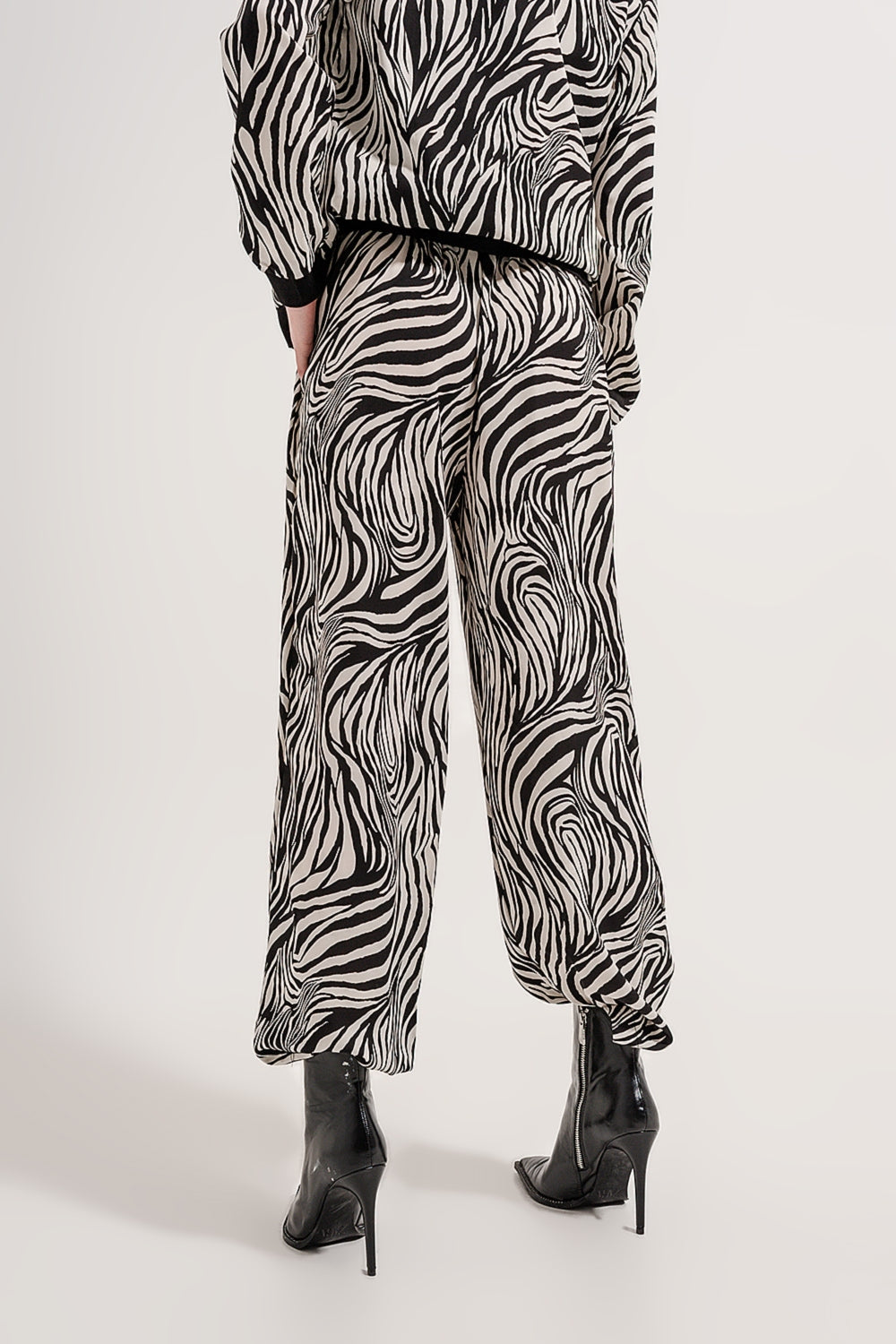 Pantalones de pernera muy ancha con estampado de cebra Q2
