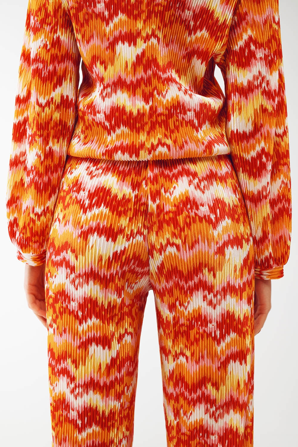 Pantalones de pierna recta con textura y estampado abstracto Q2