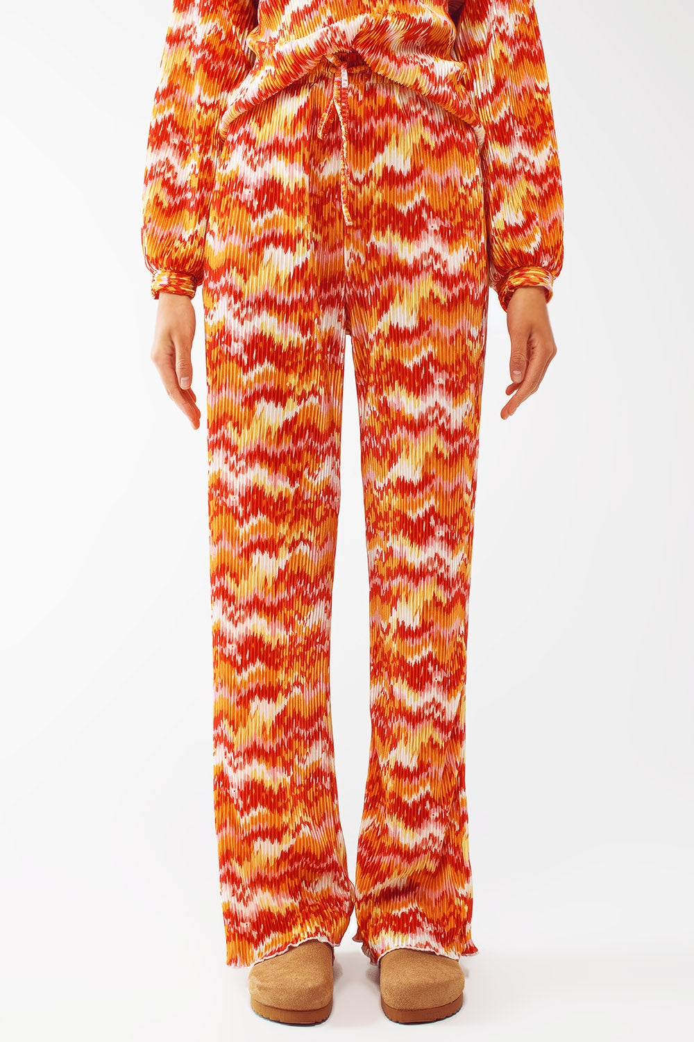 Q2 Pantalones de pierna recta con textura y estampado abstracto