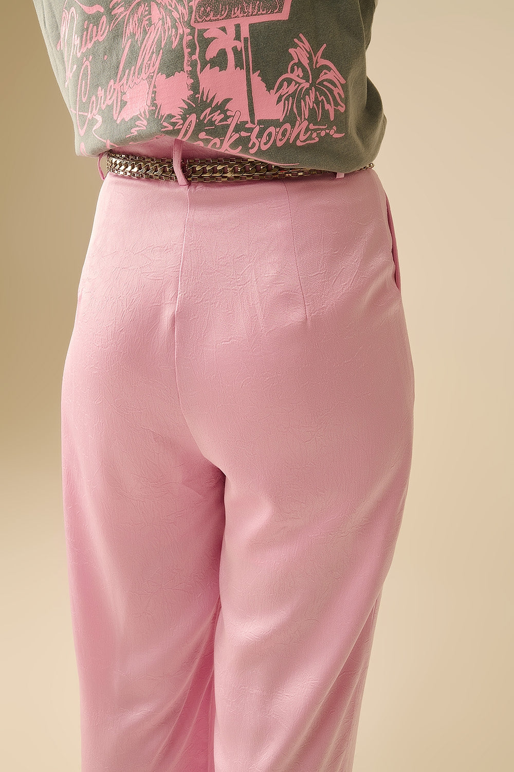 Pantalones de raso a medida con pernera ancha en rosa Q2