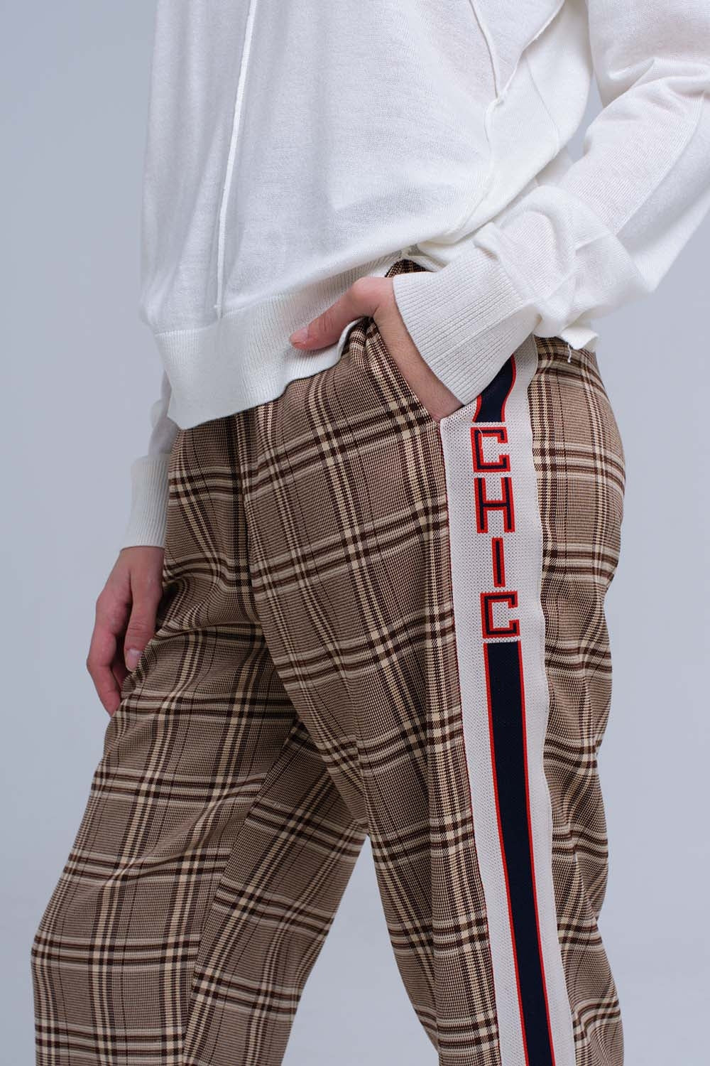 Pantalones de tartán marrón Q2