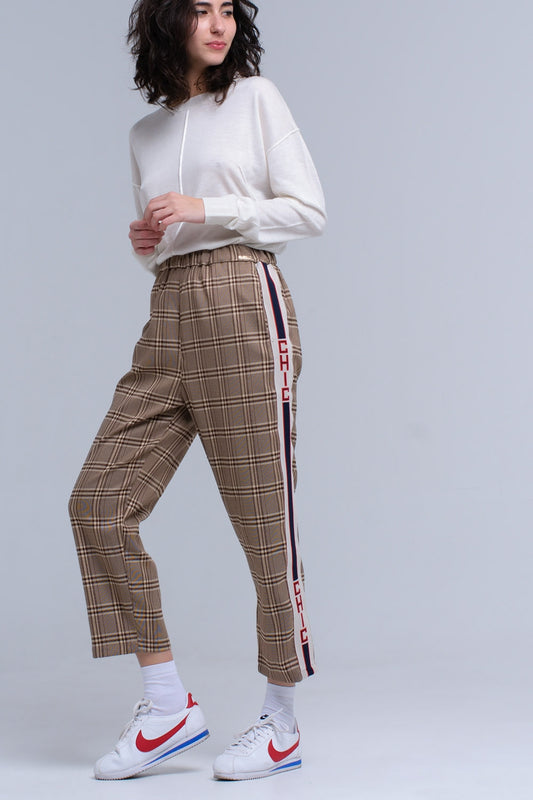 Q2 Pantalones de tartán marrón