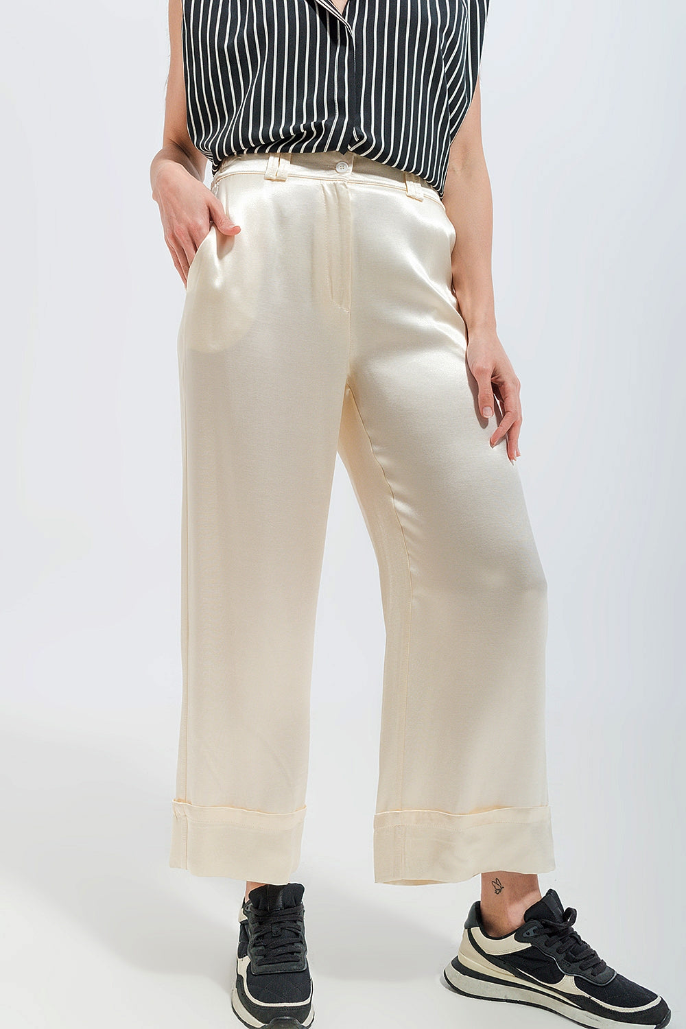 Pantalones de traje de pernera ancha de raso en crudo Q2