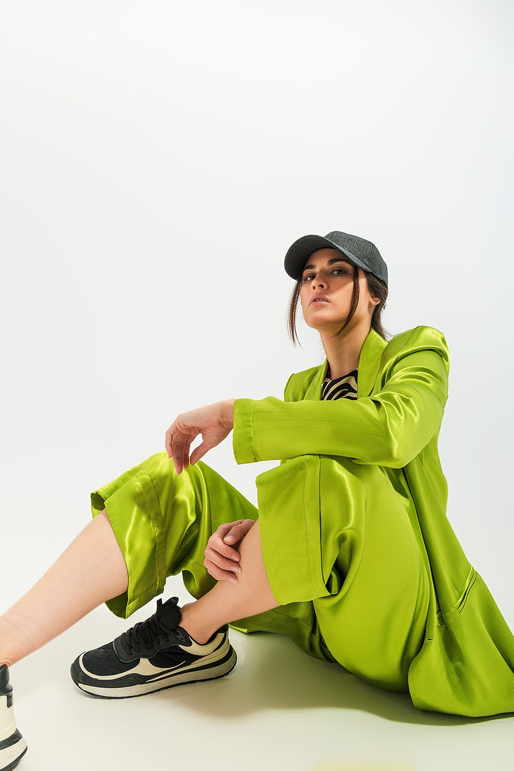 Pantalones de traje de pernera ancha de satén verdes Q2