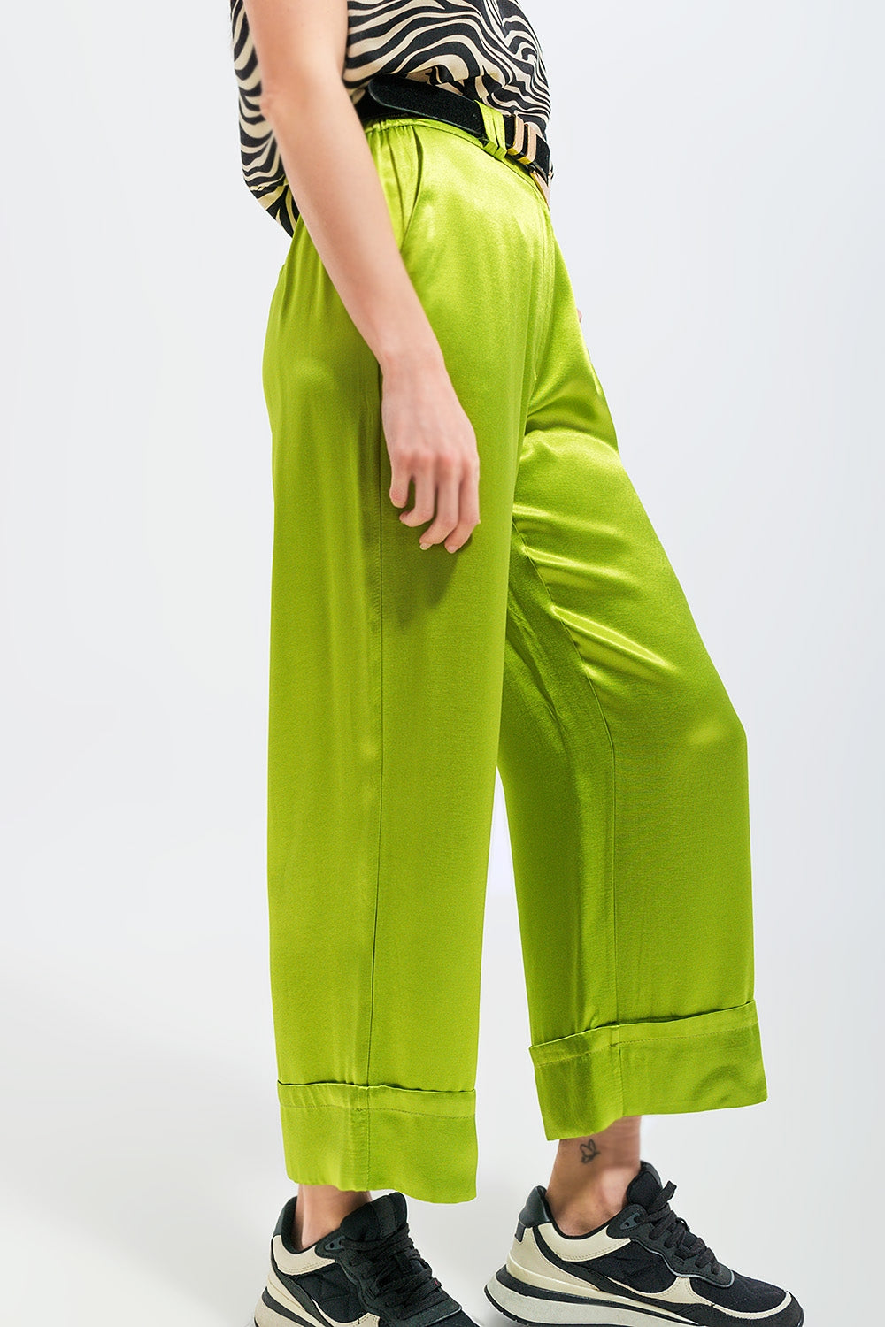 Pantalones de traje de pernera ancha de satén verdes Q2