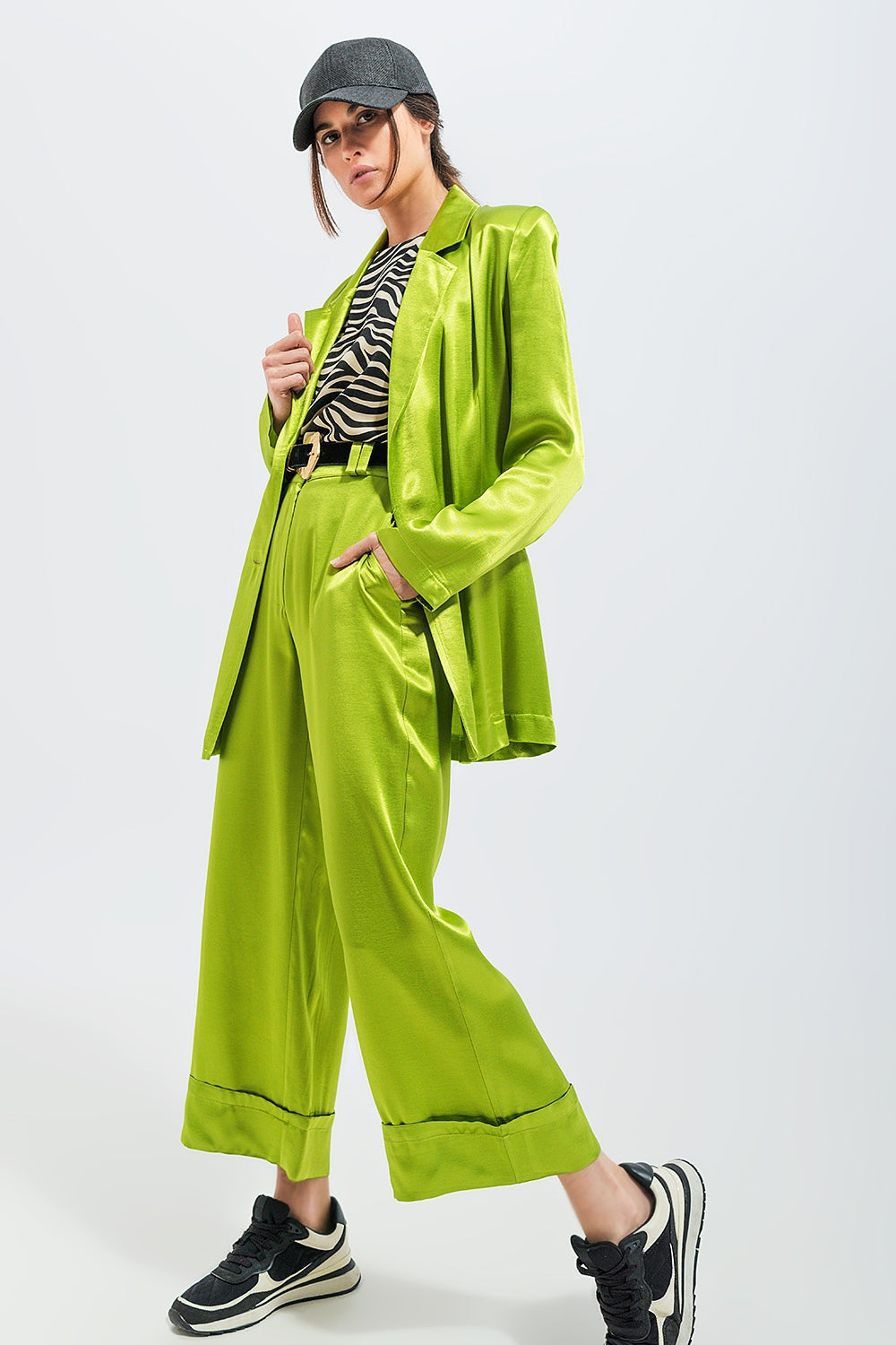 Pantalones de traje de pernera ancha de satén verdes Q2