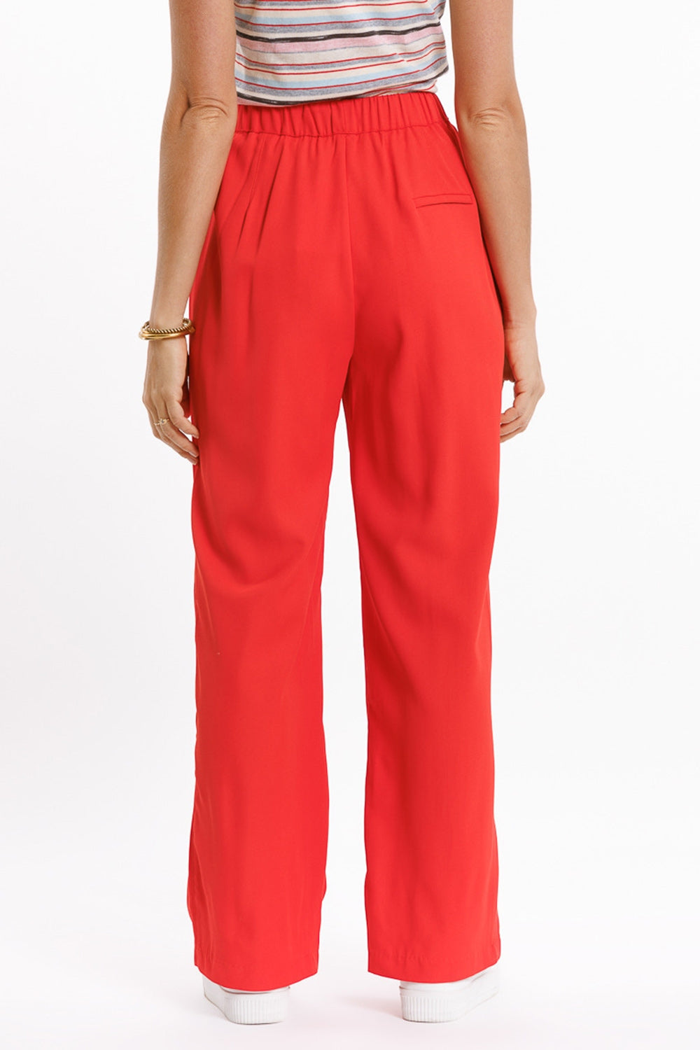 Pantalones en coral con bolsillos delanteros y cierre de cordón Q2