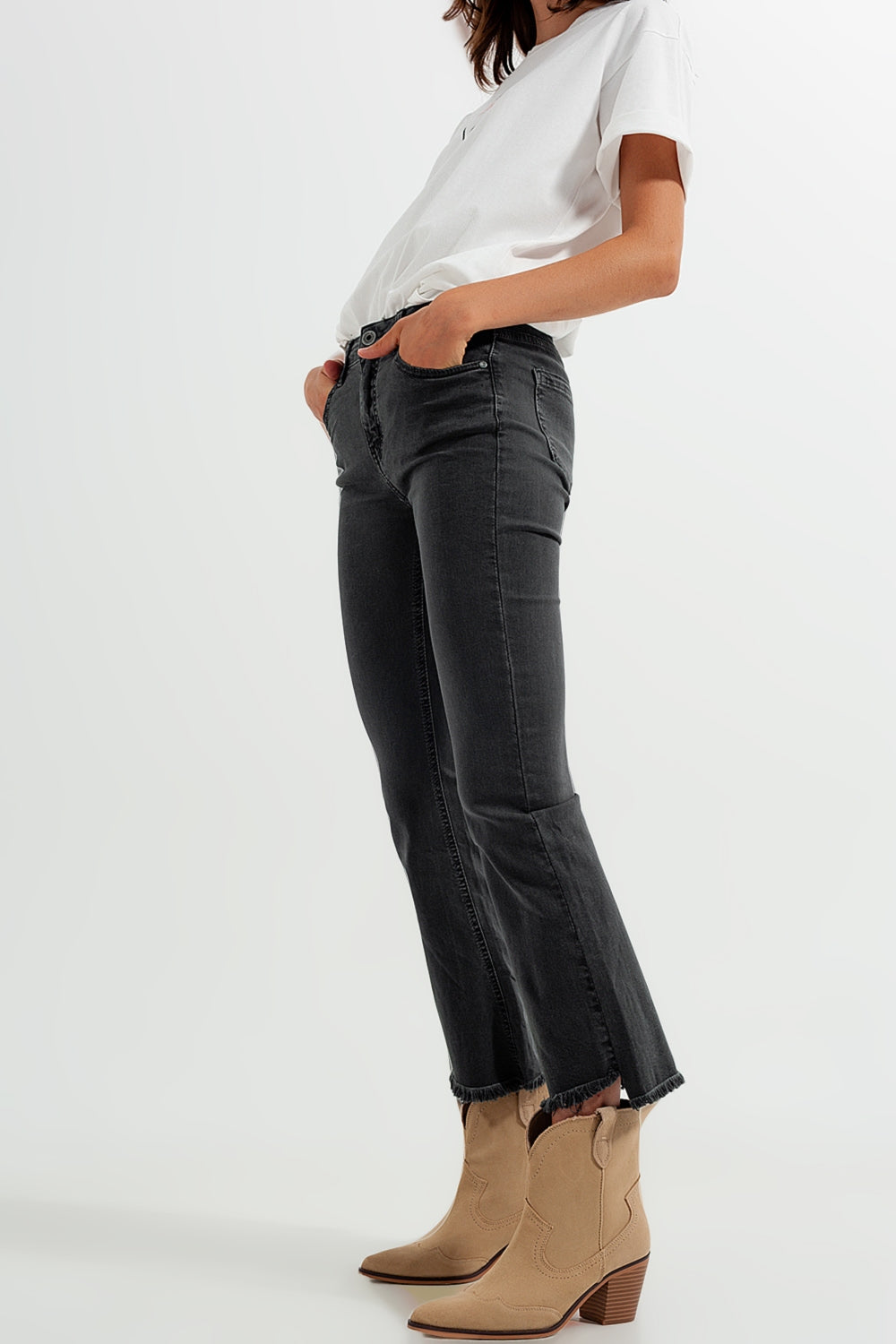 Pantalones en gris oscuro con tobillos anchos Q2