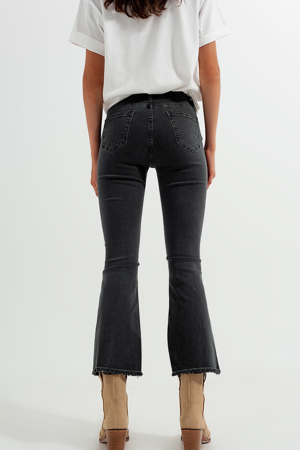 Pantalones en gris oscuro con tobillos anchos Q2