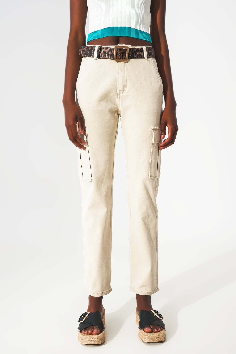 Pantalones estilo cargo en beige Q2