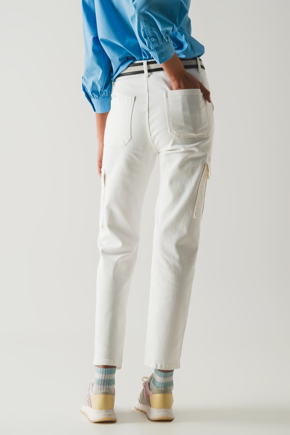 Pantalones estilo cargo en blanco Q2