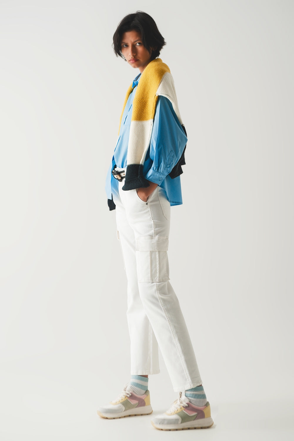 Pantalones estilo cargo en blanco Q2
