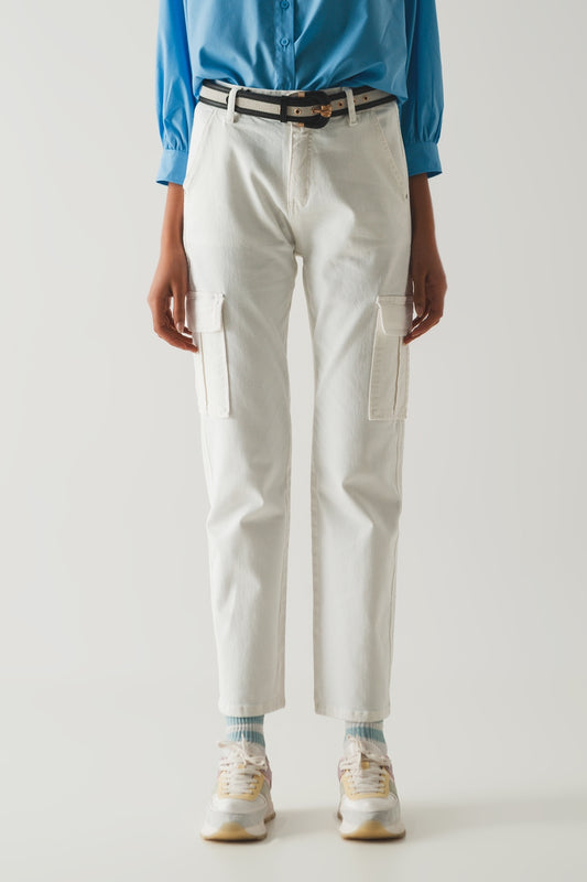 Q2 Pantalones estilo cargo en blanco