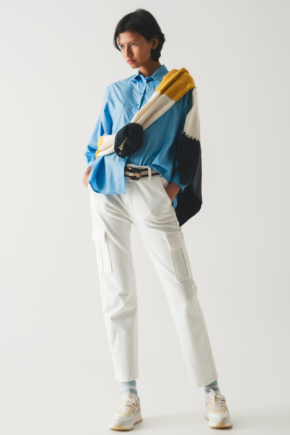 Pantalones estilo cargo en blanco Q2