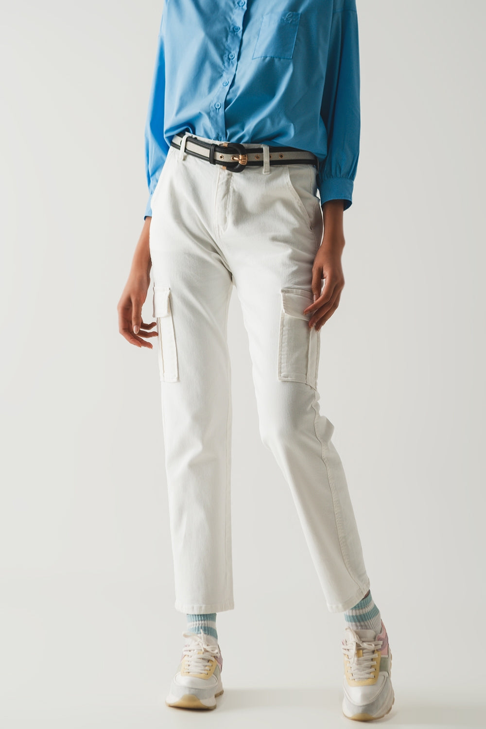 Pantalones estilo cargo en blanco Q2