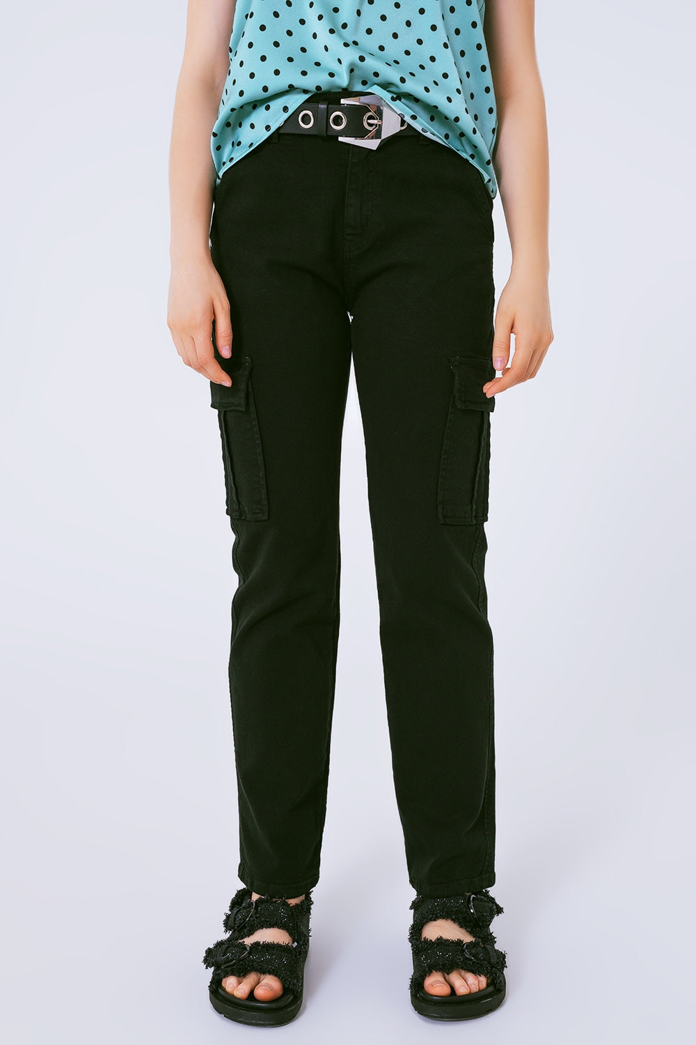 Pantalones estilo cargo en negro Q2