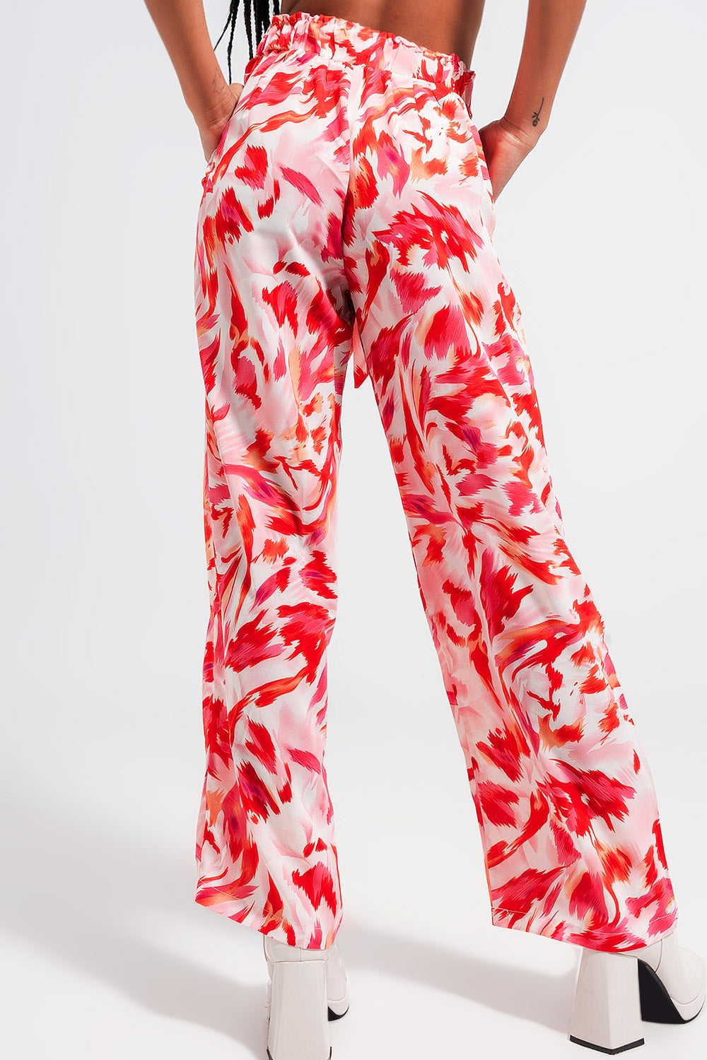 Pantalones fuchsia de pernera ancha con cinturón Q2