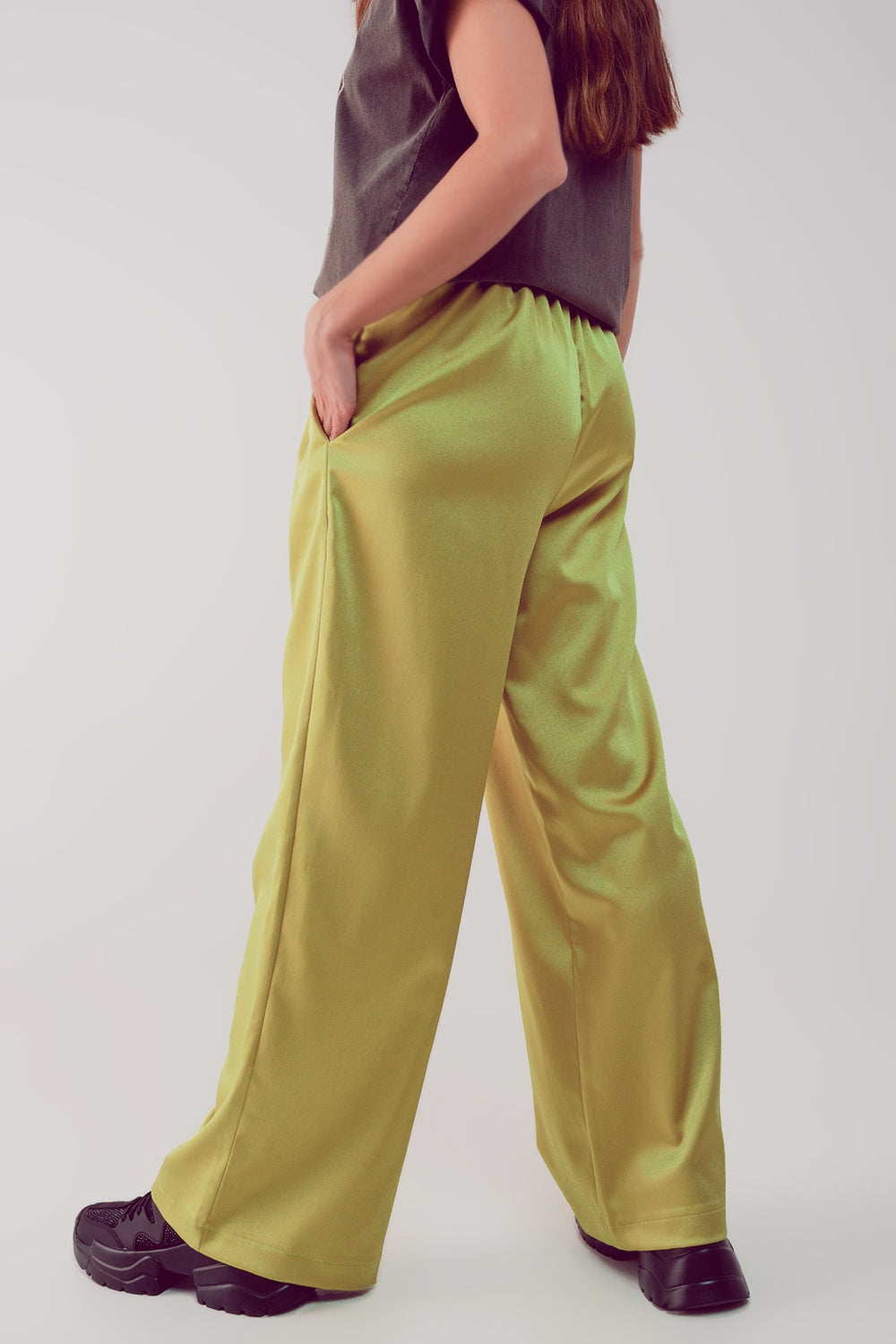 Pantalones lima de pernera ancha de satén Q2