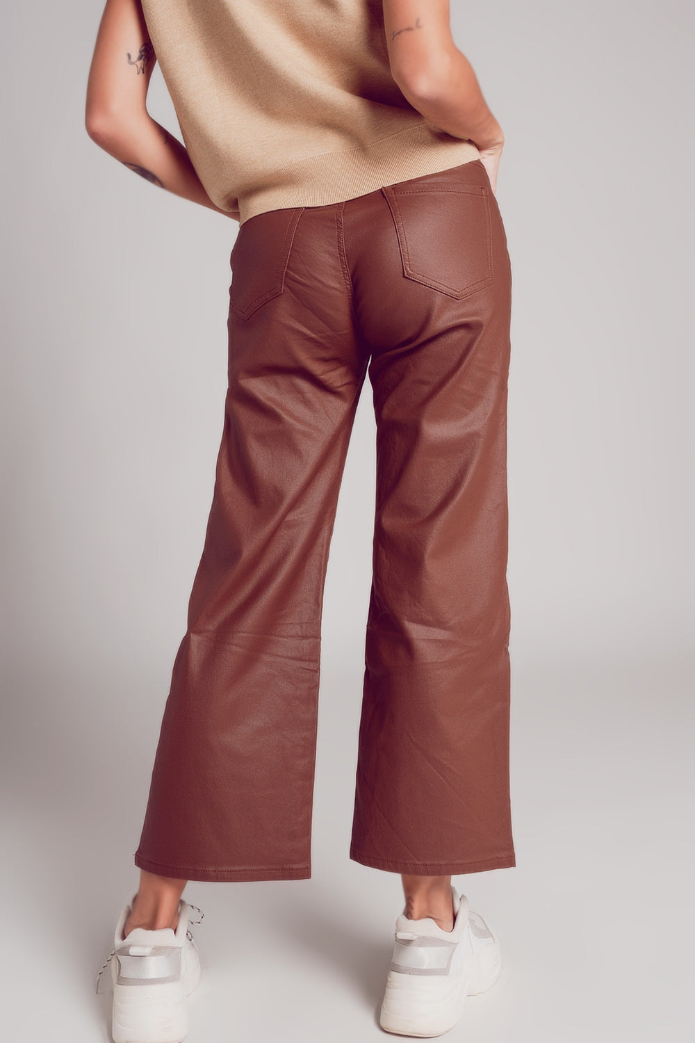 Pantalones marrones de pernera ancha de cuero sintético Q2