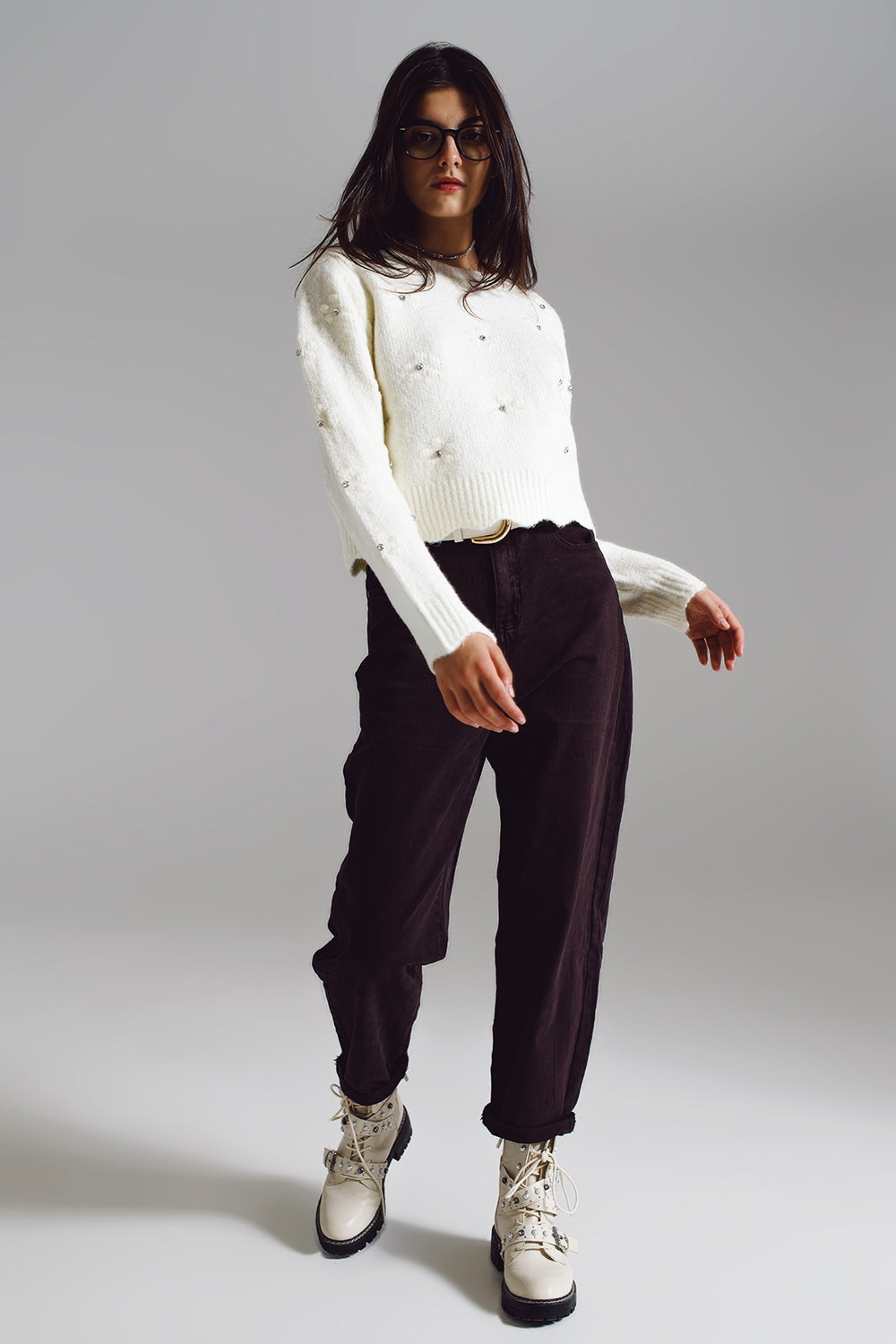 Pantalones marrones relajados con detalles de bolsillo en la cintura Q2
