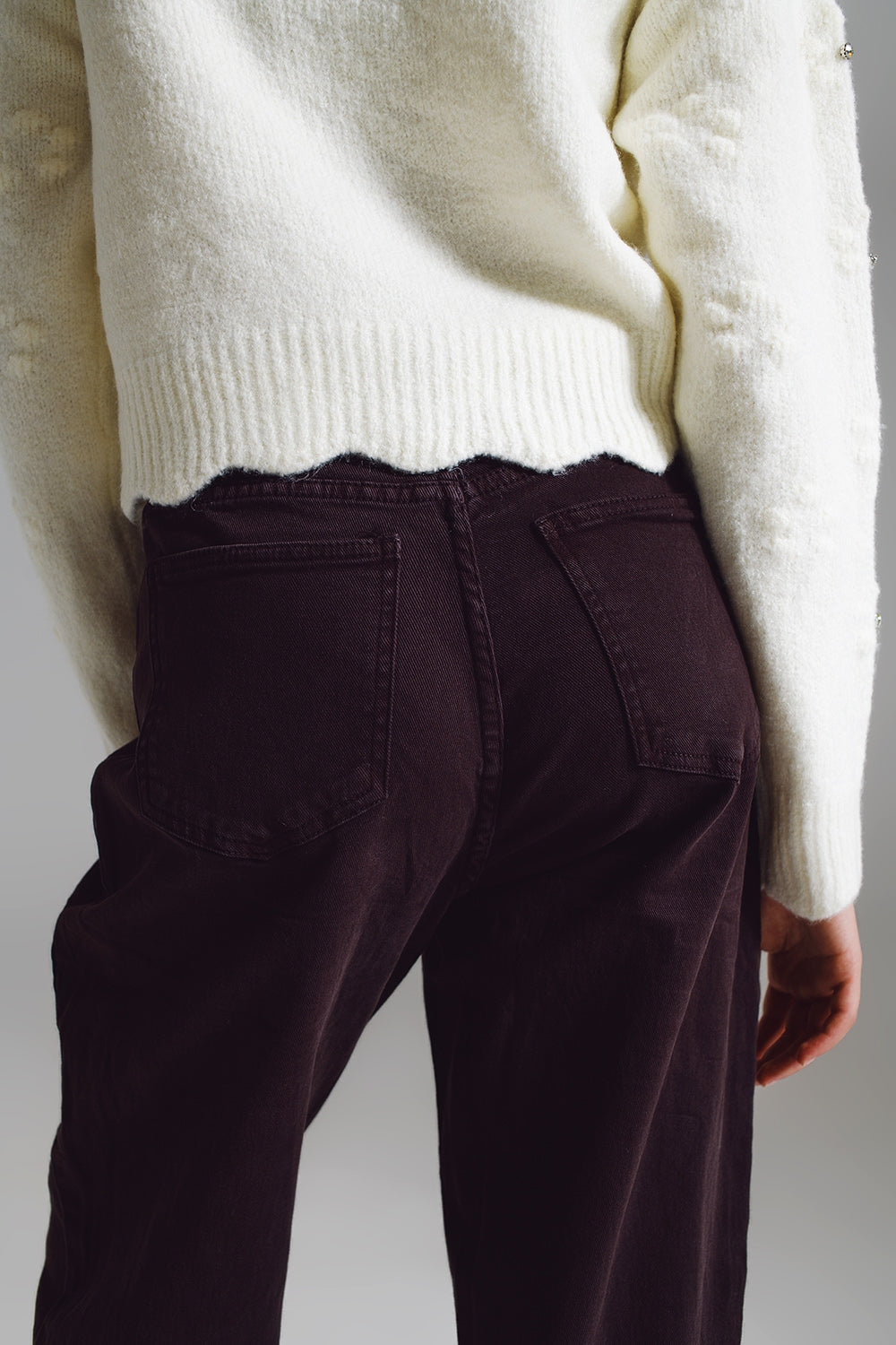 Pantalones marrones relajados con detalles de bolsillo en la cintura Q2