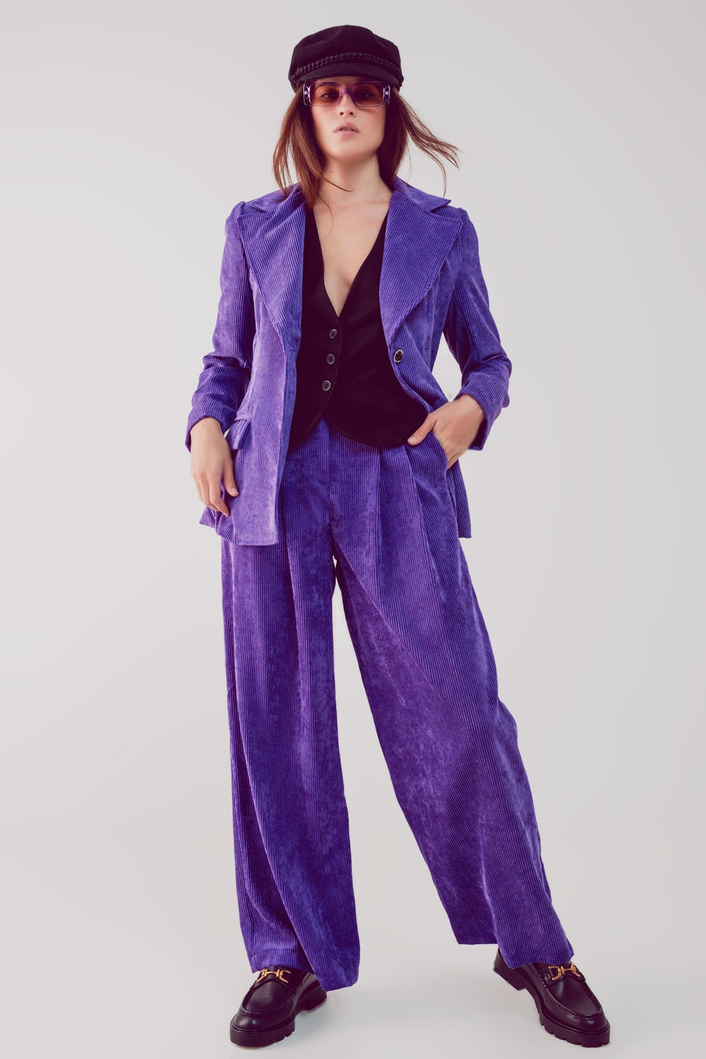 Pantalones morados de pernera ancha de pana Q2