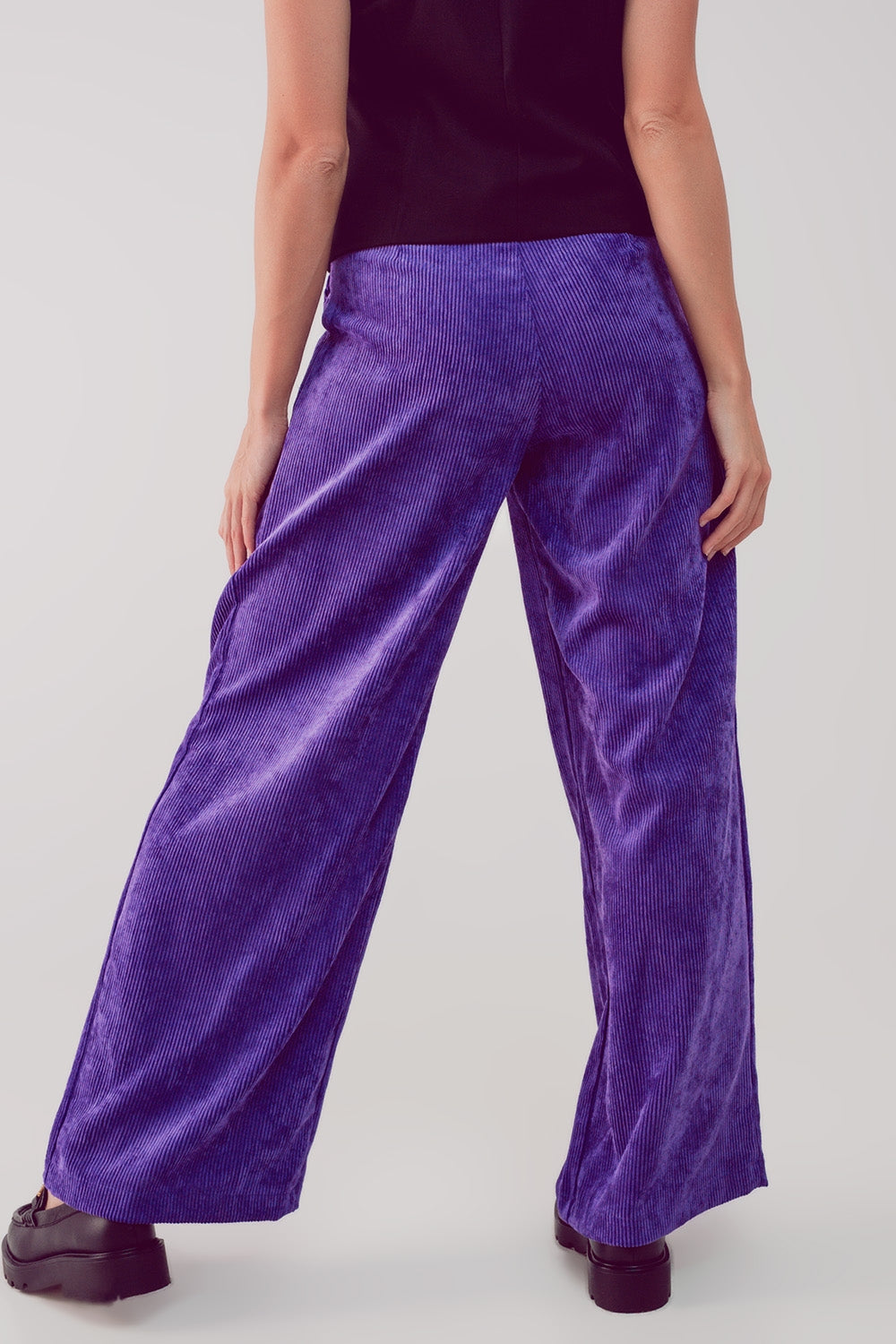 Pantalones morados de pernera ancha de pana Q2