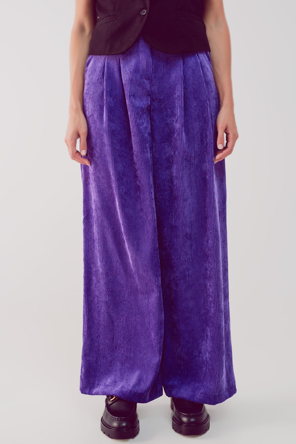 Pantalones morados de pernera ancha de pana Q2
