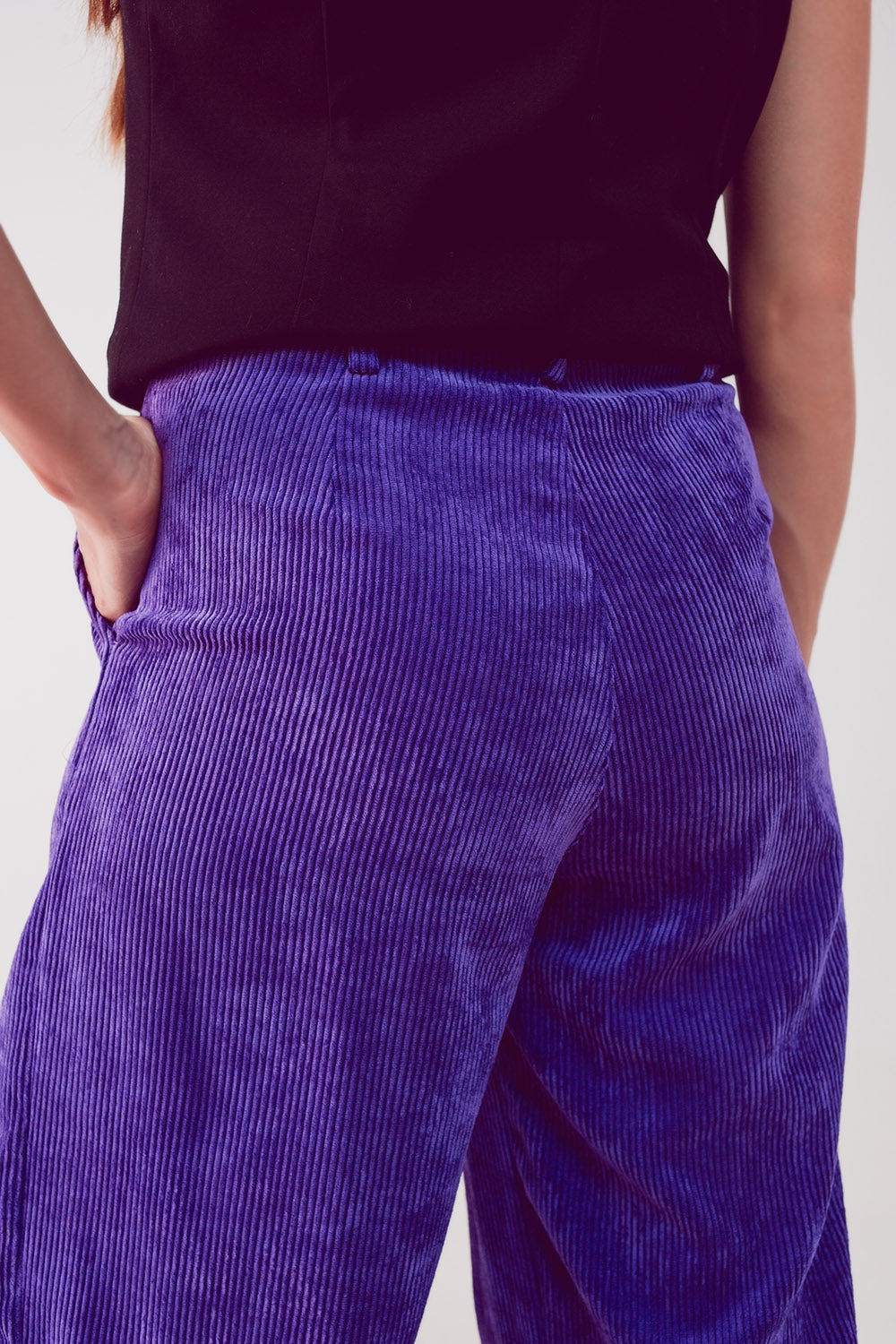 Pantalones morados de pernera ancha de pana Q2