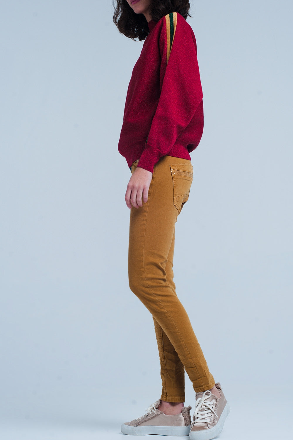 Pantalones mostaza con lentejuelas y botones Q2