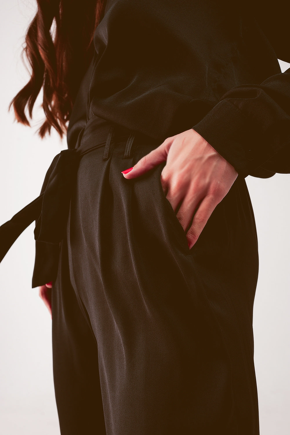 Pantalones negros de pernera ancha con cinturón Q2