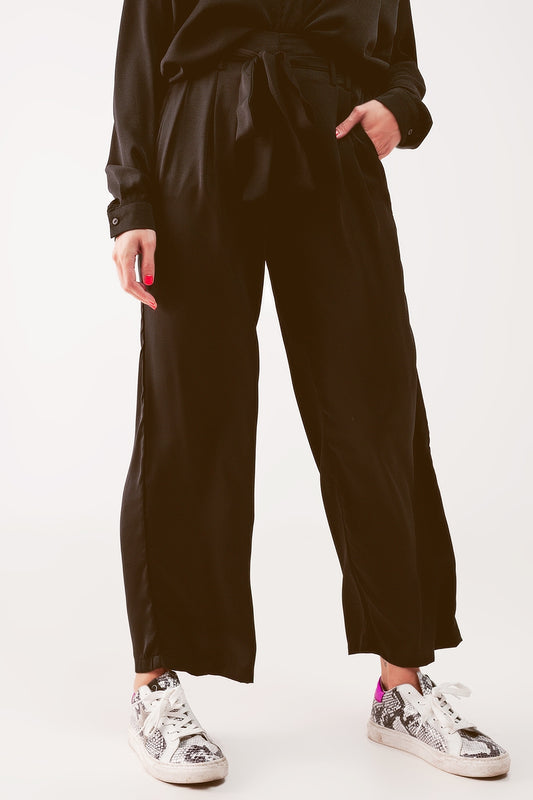 Q2 Pantalones negros de pernera ancha con cinturón