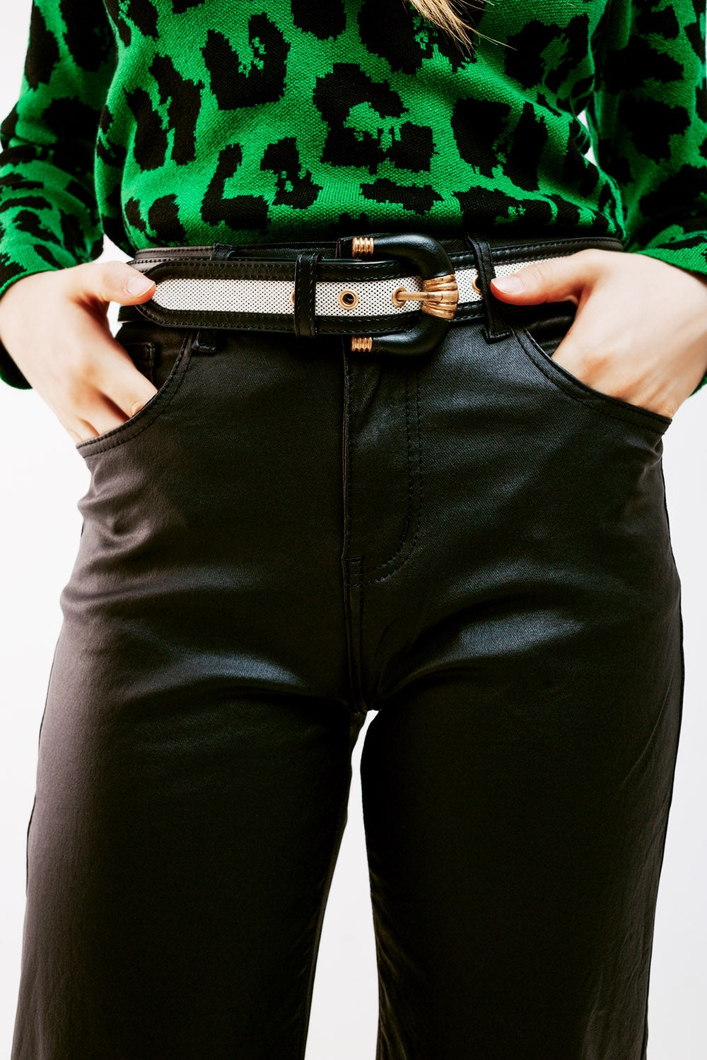 Pantalones negros de pernera ancha de cuero sintético Q2