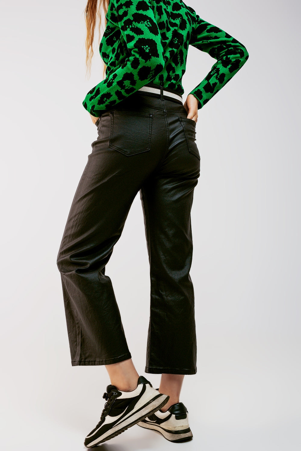 Pantalones negros de pernera ancha de cuero sintético Q2