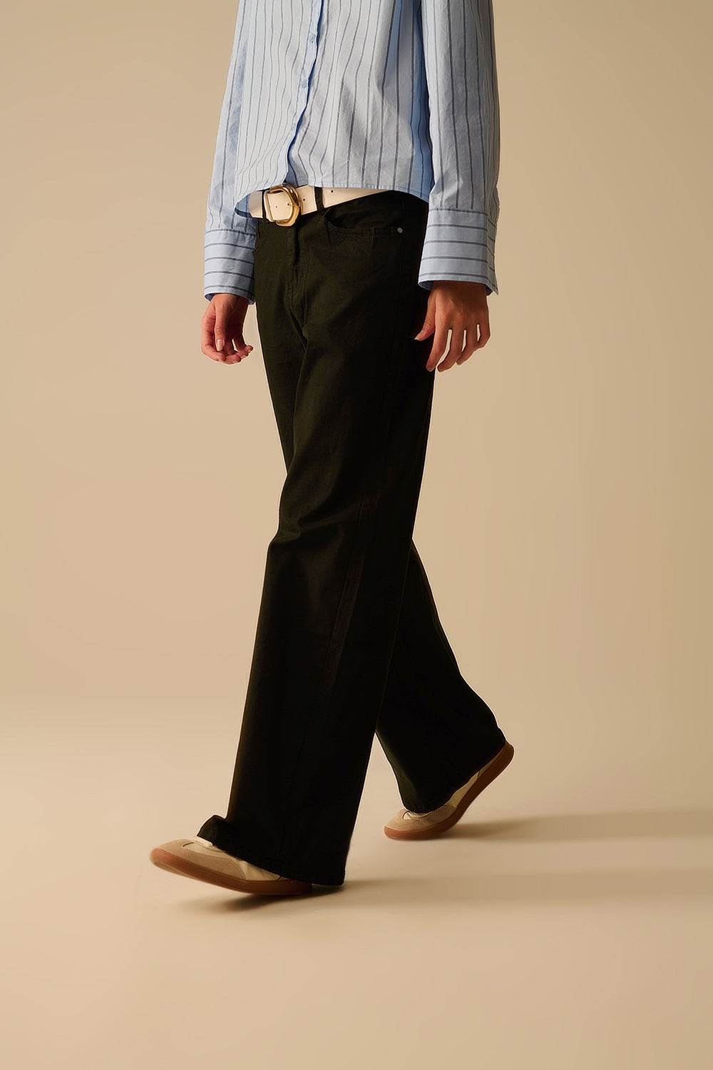 Pantalones Negros de Pierna Ancha Recta Q2
