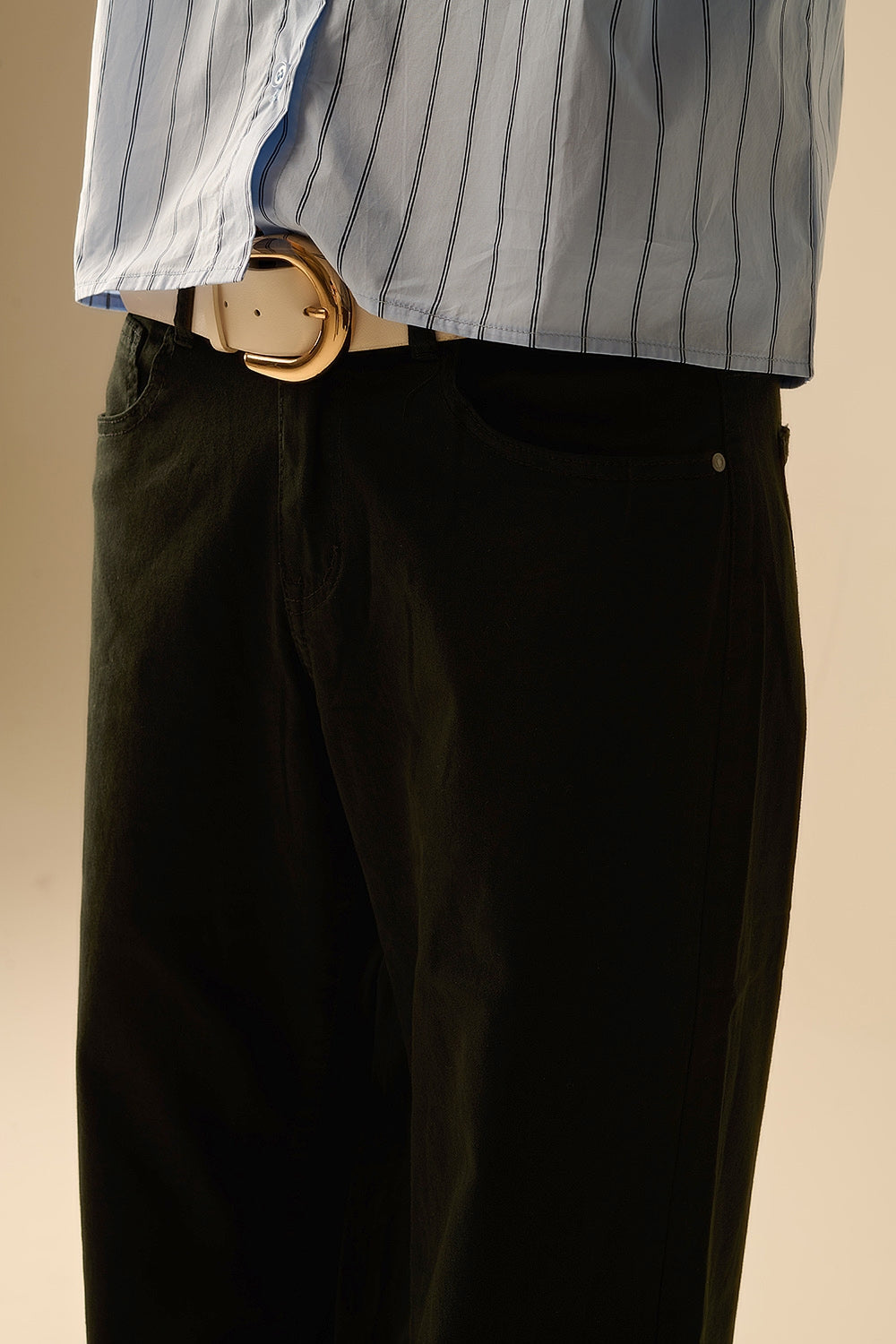 Pantalones Negros de Pierna Ancha Recta Q2