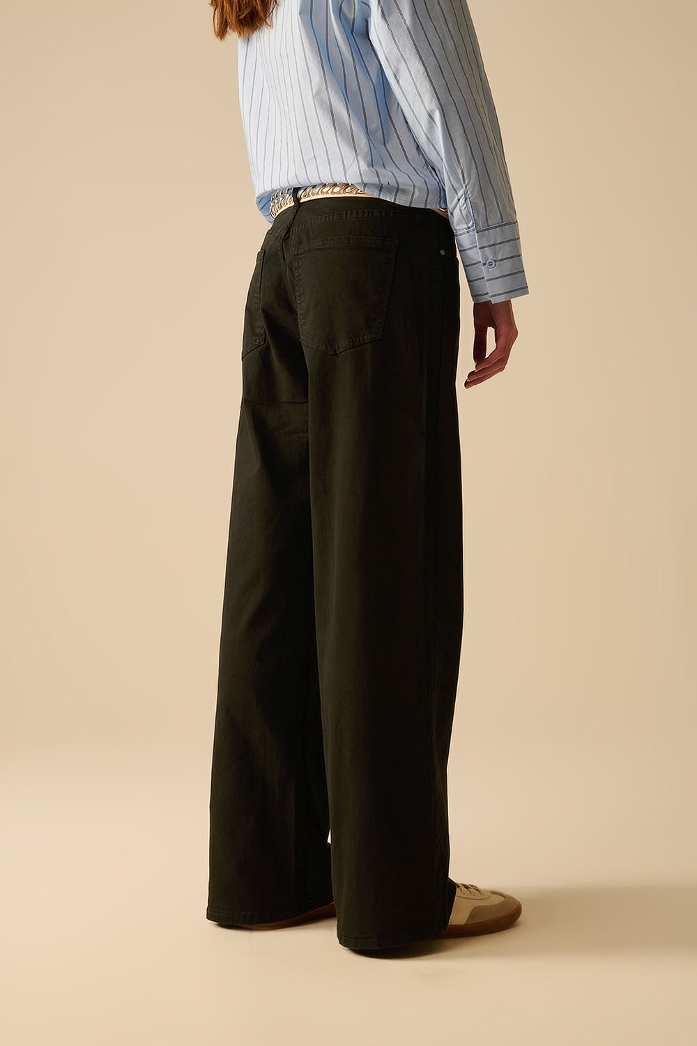 Pantalones Negros de Pierna Ancha Recta Q2