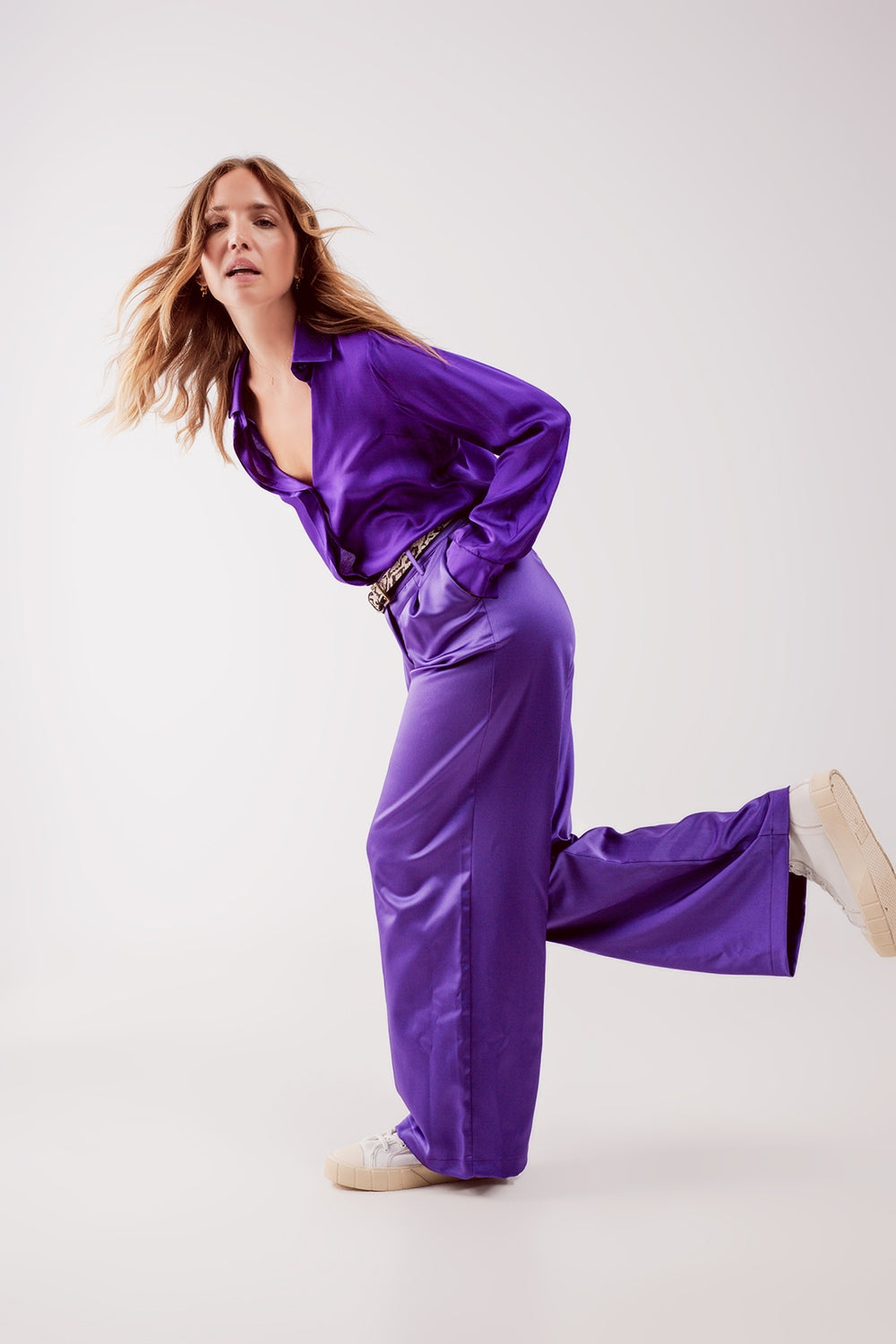 Pantalones palazzo con pinzas en morado Q2