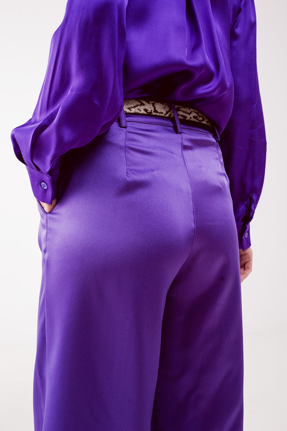 Pantalones palazzo con pinzas en morado Q2