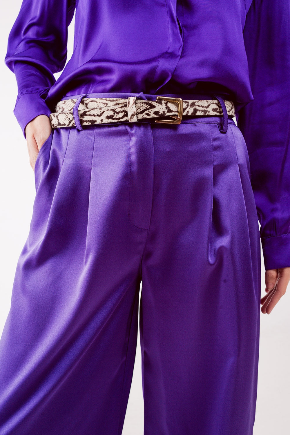 Pantalones palazzo con pinzas en morado Q2