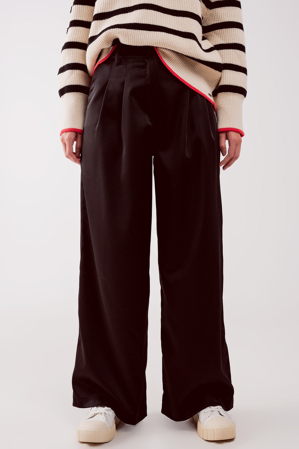 Pantalones palazzo con pinzas en negro Q2