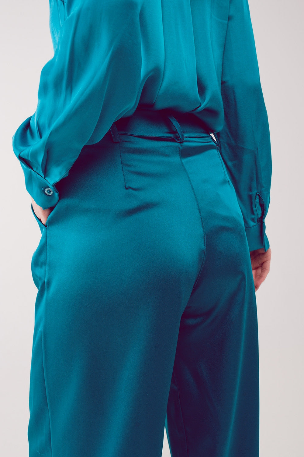 Pantalones palazzo con pinzas en turquesa Q2