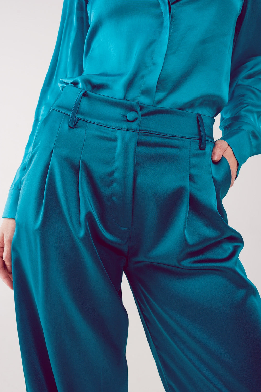Pantalones palazzo con pinzas en turquesa Q2