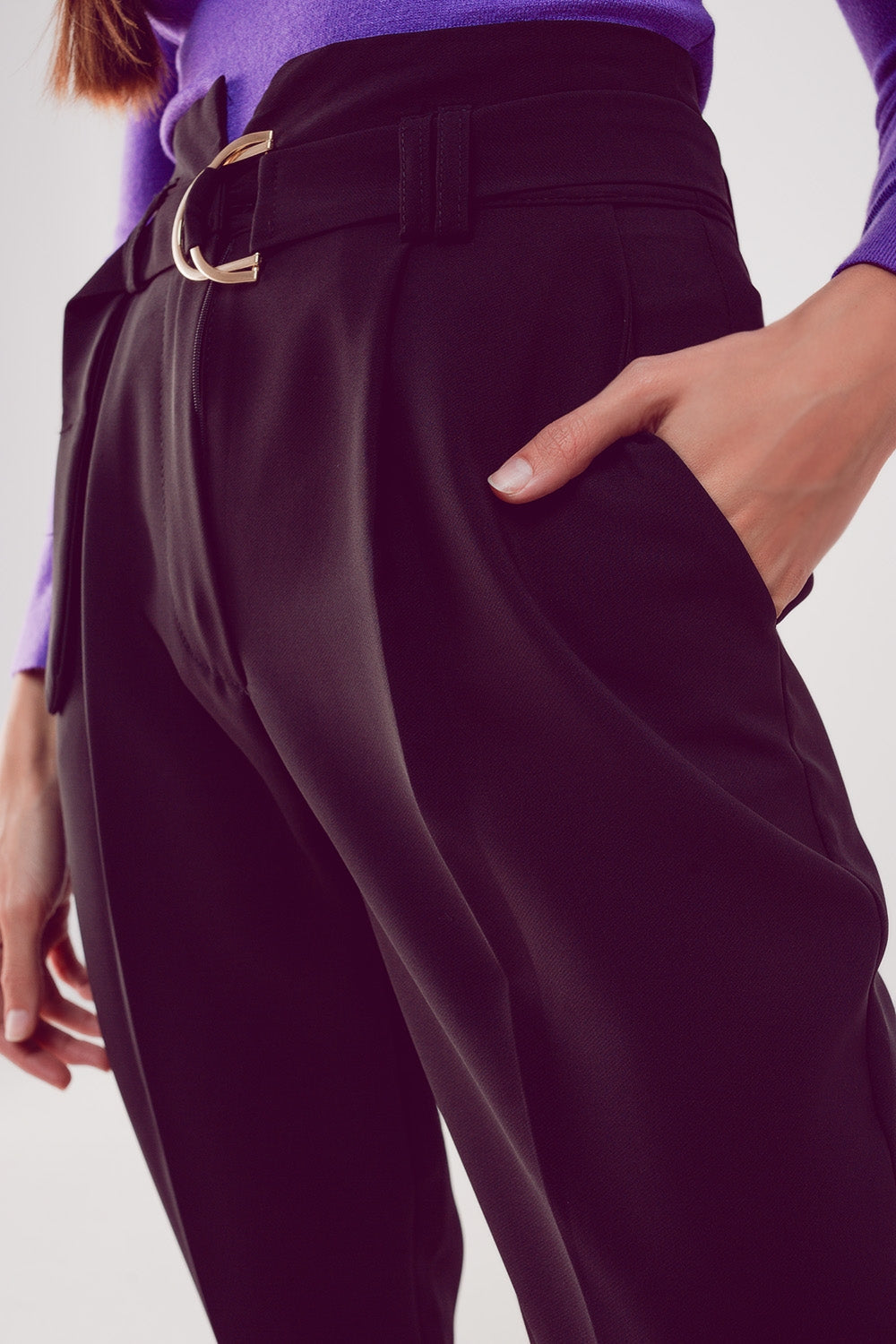Pantalones pitillo negros con cintura estilo paperbag Q2
