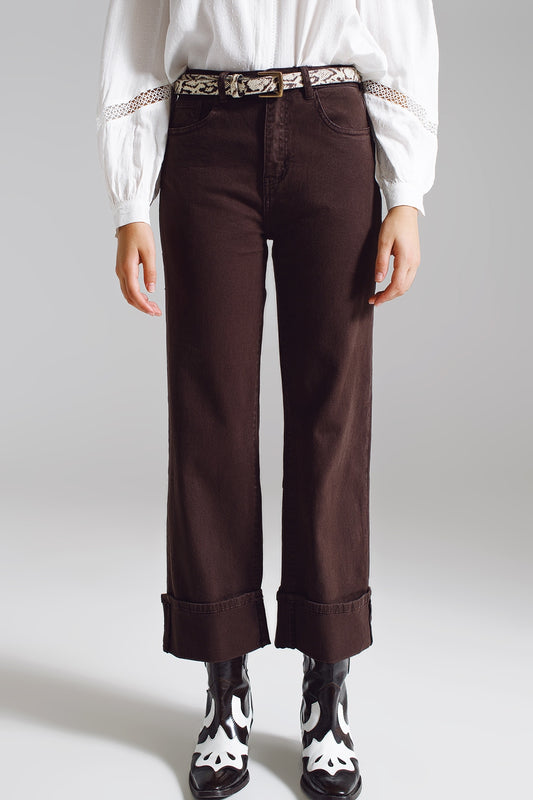 Q2 Pantalones rectos con dobladillo corto en marrón