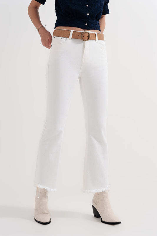 Q2 Pantalones rectos en blanco con tobillos anchos