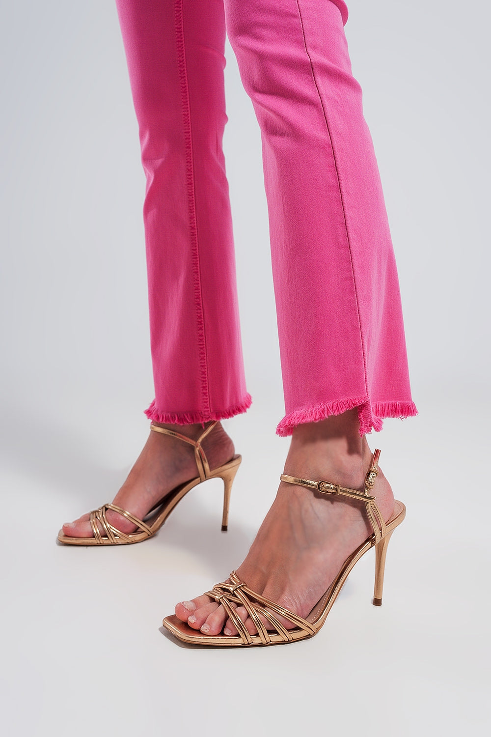 Pantalones rectos en fucsia con tobillos anchos Q2